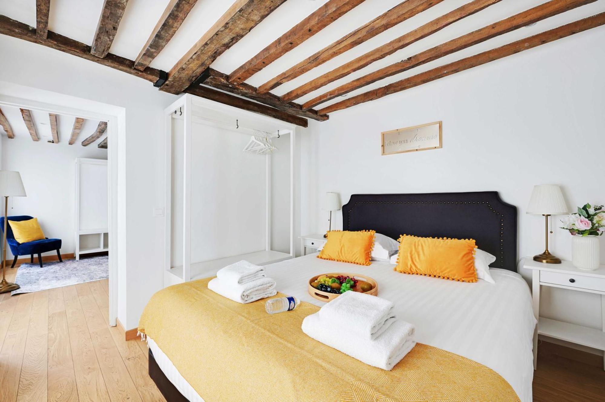 Appartement Duplex Pour 6 A Republique Confort Et Centralite *